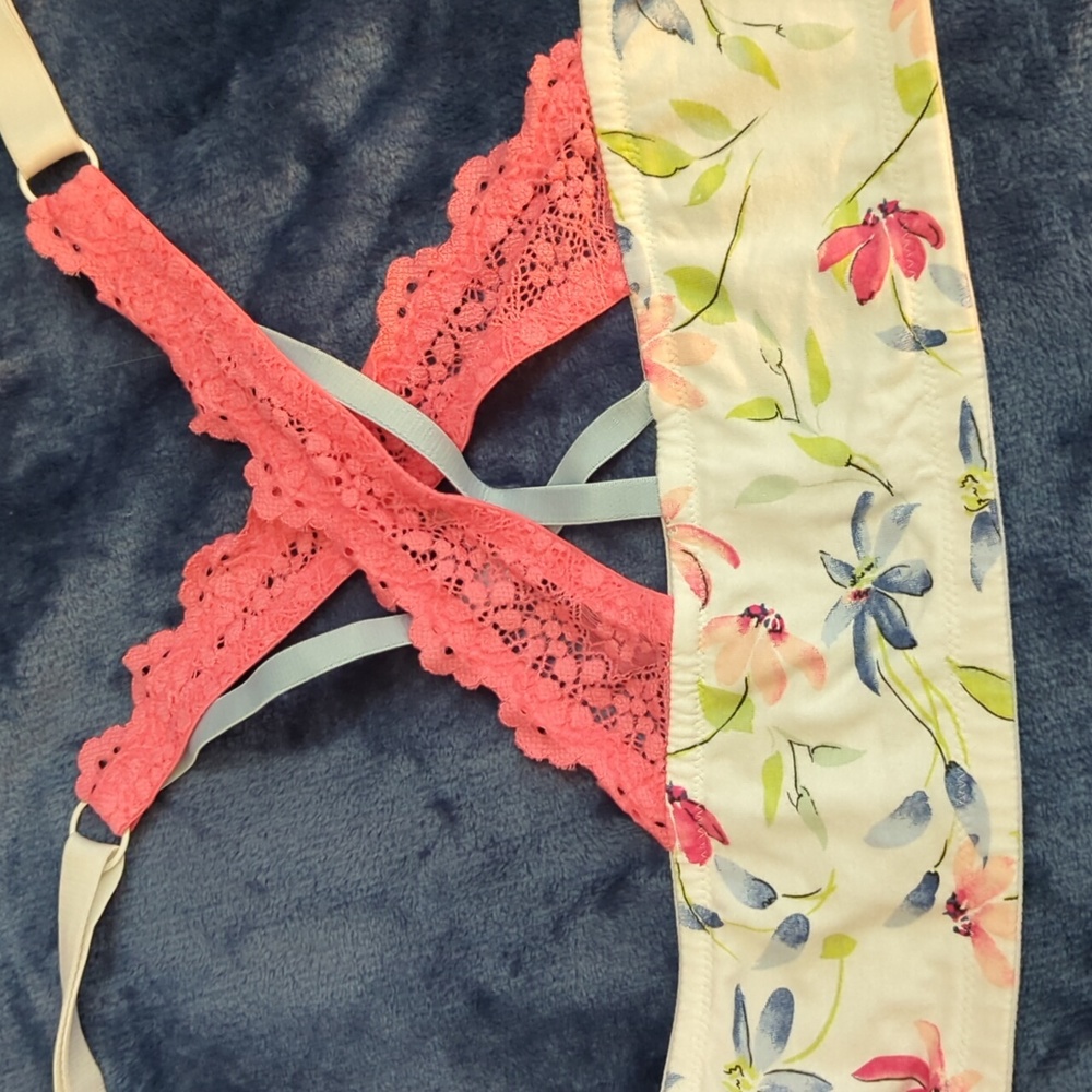Cacique Front Close Bra 44D - Picture 2 of 3